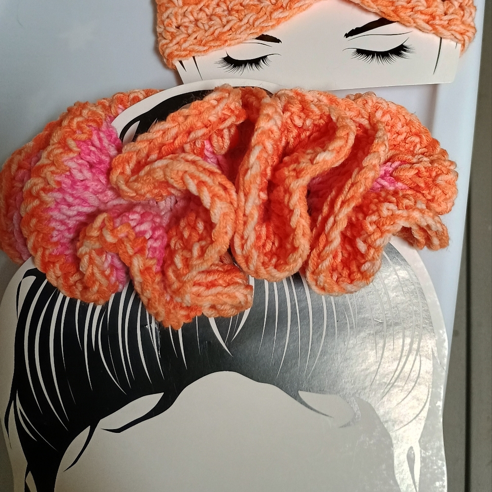 Scrunchie - Picture 11 of 16